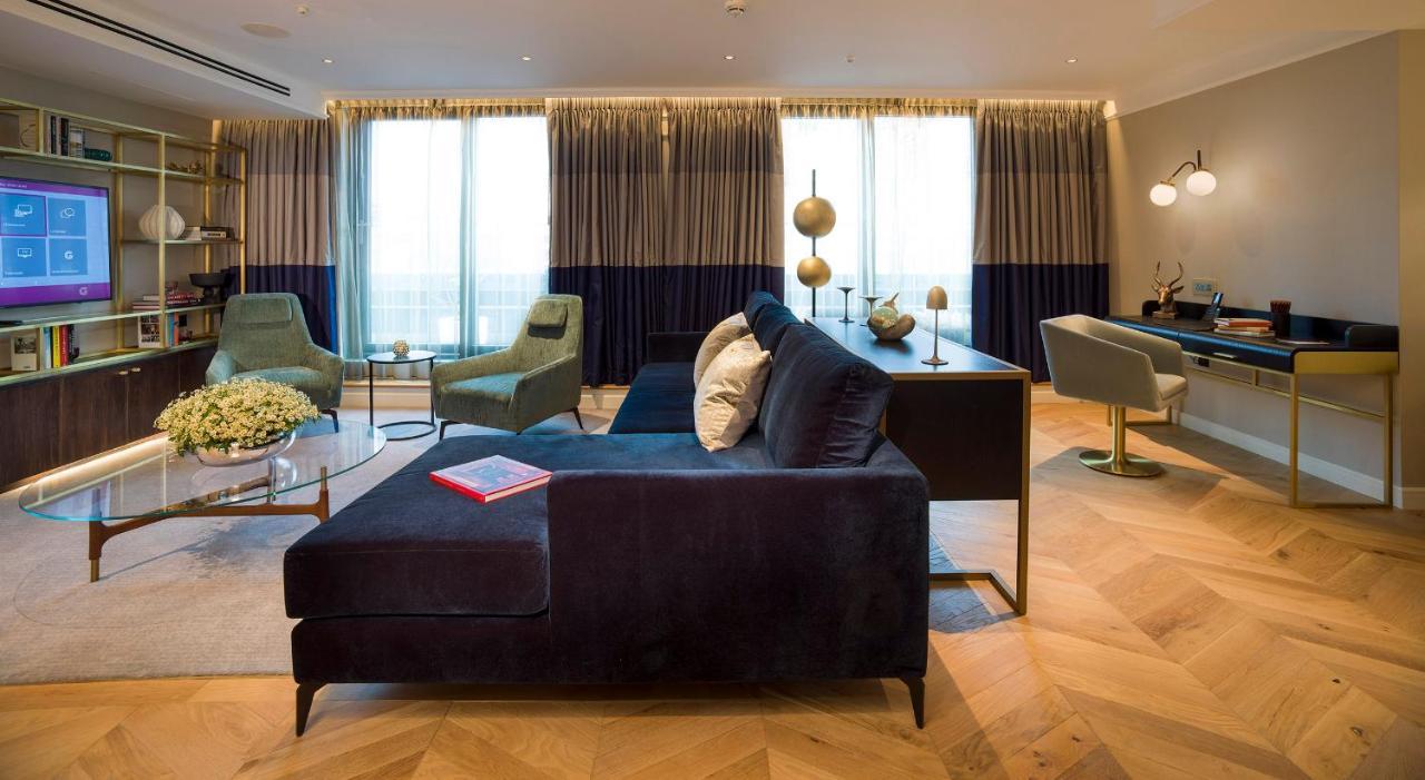 The Guardsman - Preferred Hotels And Resorts London Kültér fotó The interior of a two-bedroom apartment at The Ivy Collection
