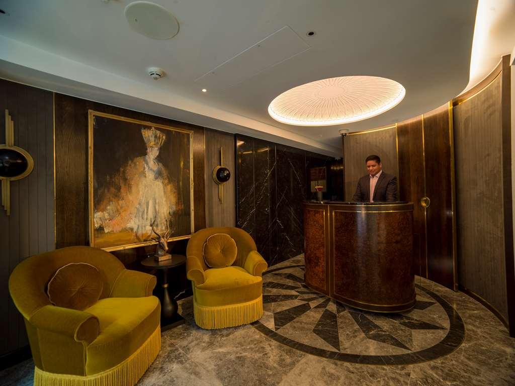 The Guardsman - Preferred Hotels And Resorts London Felszereltség fotó The Concierge Desk at the Four Seasons Hotel, Mumbai