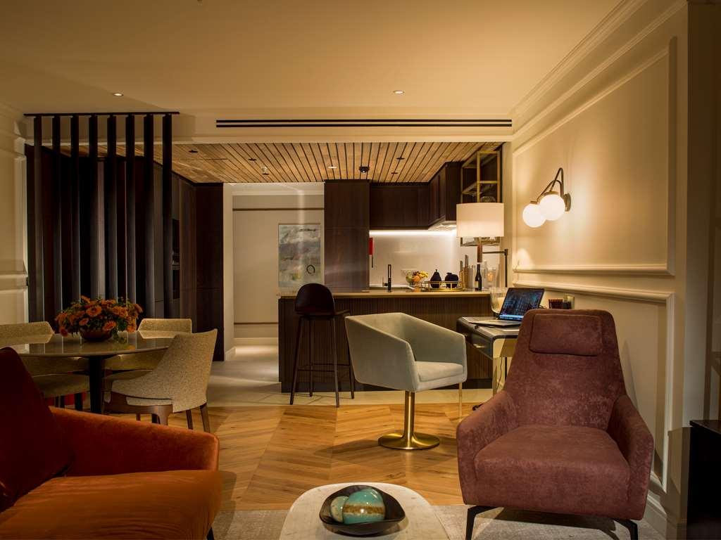 The Guardsman - Preferred Hotels And Resorts London Szoba fotó The interior of a suite at The Ivy Collection