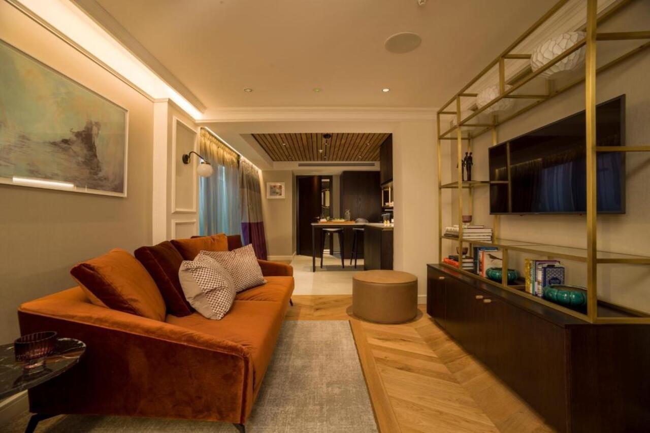 The Guardsman - Preferred Hotels And Resorts London Kültér fotó The living room of a two-bedroom apartment
