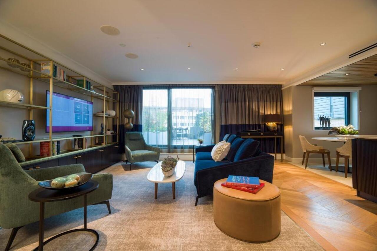 The Guardsman - Preferred Hotels And Resorts London Kültér fotó The interior of a typical apartment
