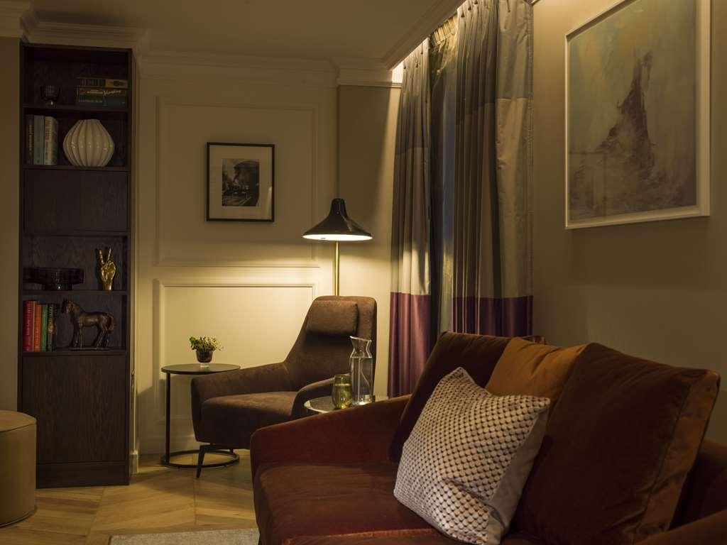 The Guardsman - Preferred Hotels And Resorts London Szoba fotó A living room with a sofa