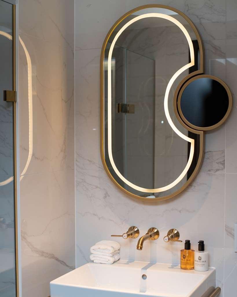The Guardsman - Preferred Hotels And Resorts London Szoba fotó Bathroom fixtures