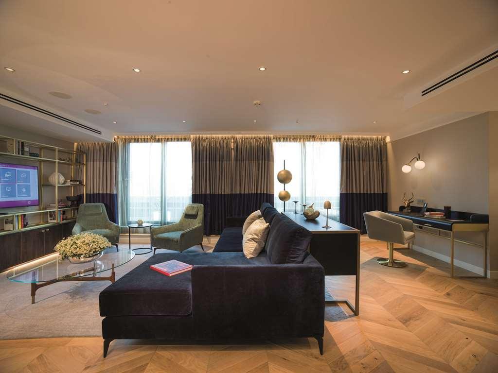 The Guardsman - Preferred Hotels And Resorts London Szoba fotó The living room of a three-bedroom apartment