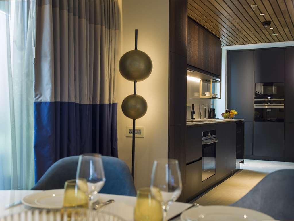 The Guardsman - Preferred Hotels And Resorts London Kültér fotó The kitchen of a SkyLoft apartment