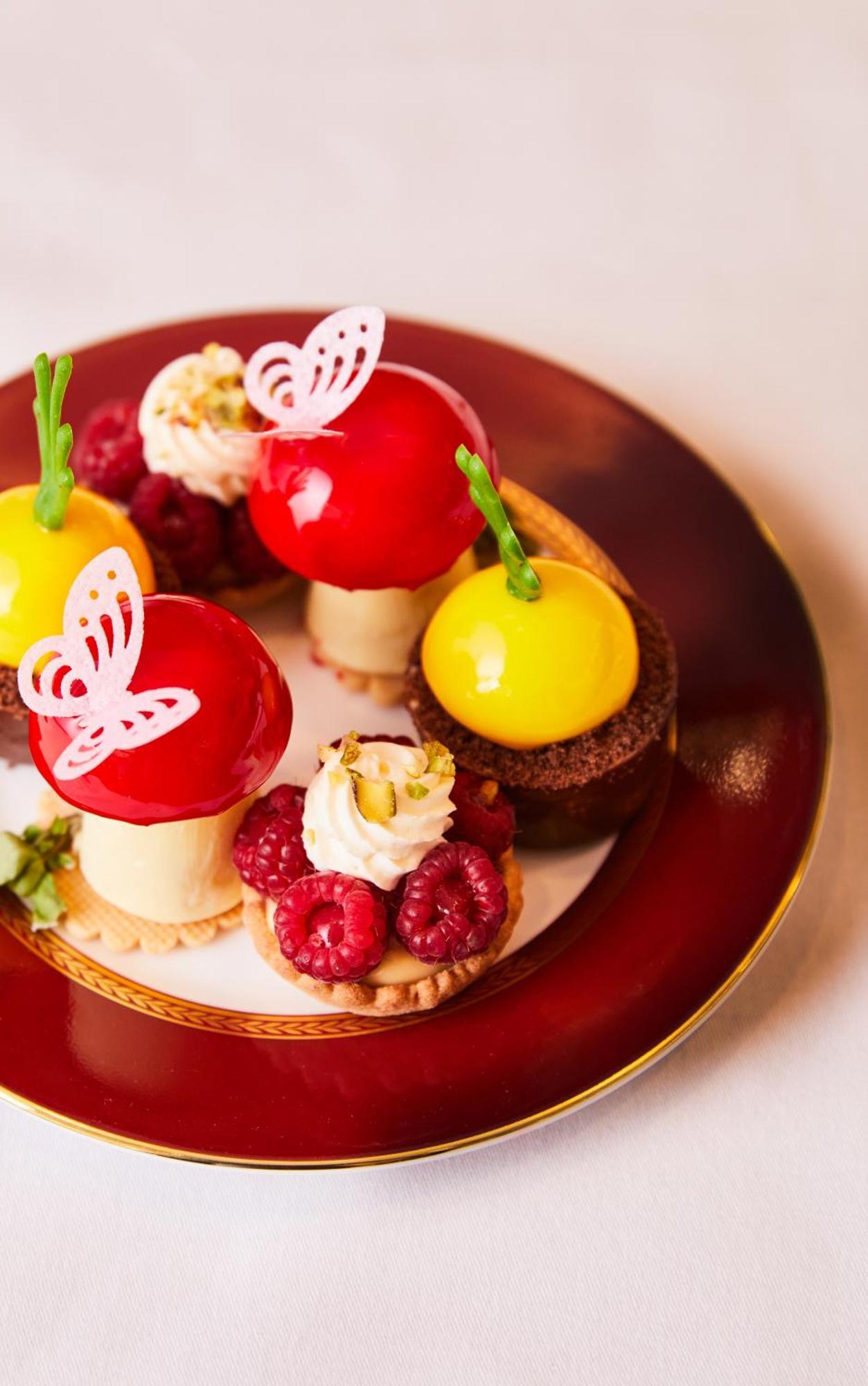The Guardsman - Preferred Hotels And Resorts London Kültér fotó Petit fours
