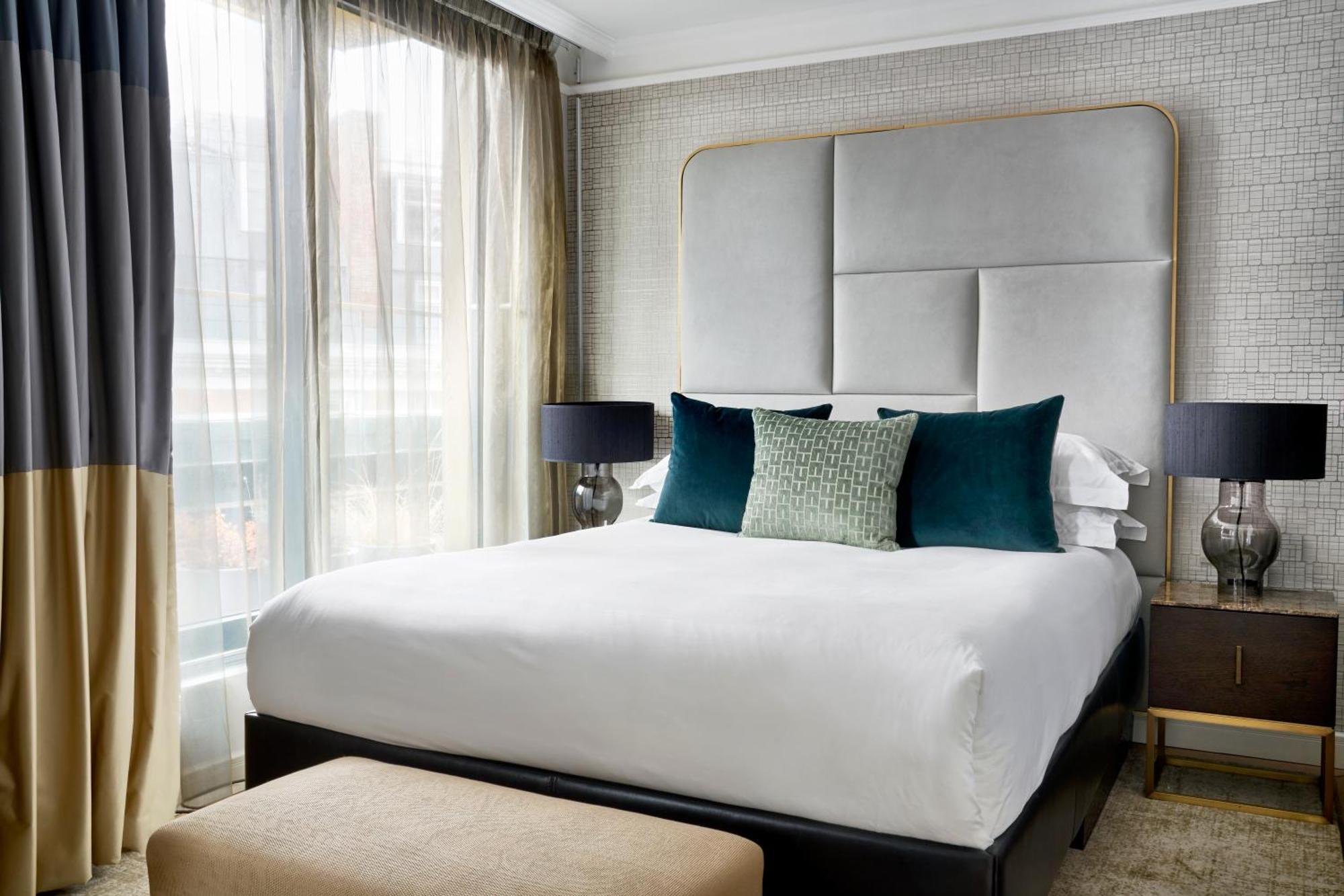 The Guardsman - Preferred Hotels And Resorts London Kültér fotó A bedroom at The London West Hollywood