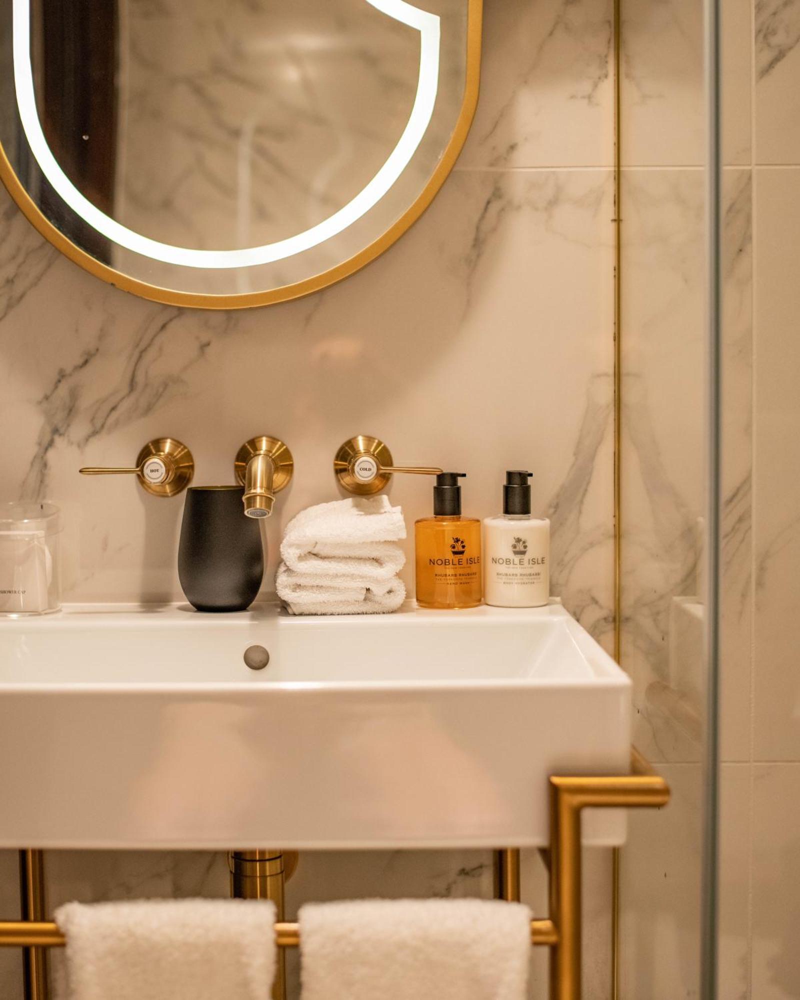 The Guardsman - Preferred Hotels And Resorts London Kültér fotó Bathroom amenities
