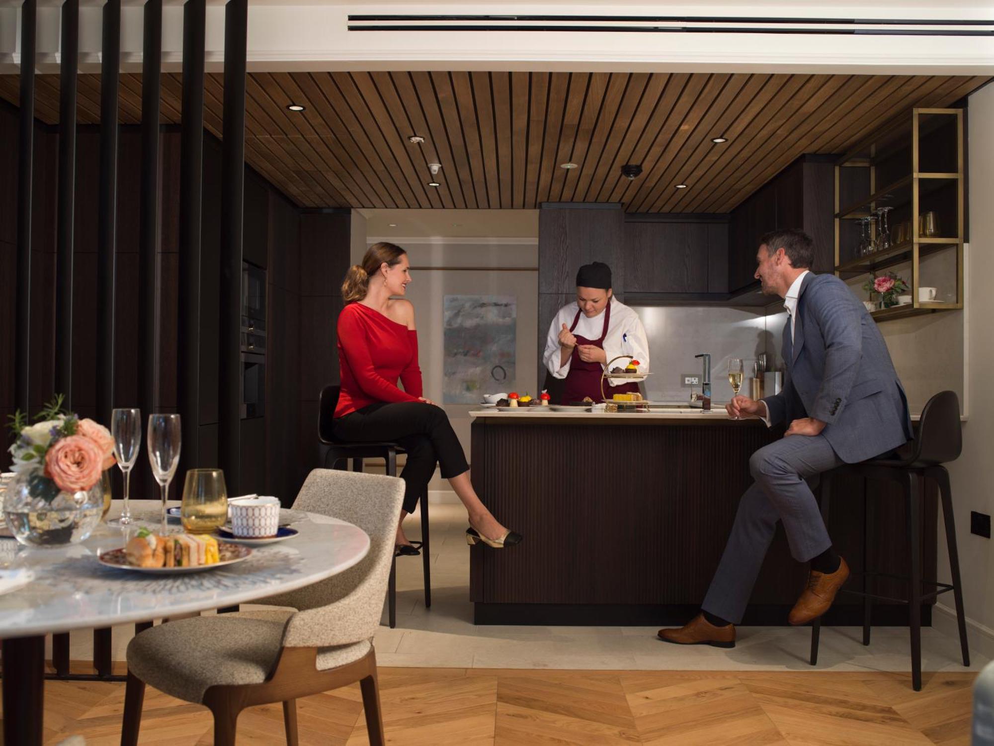 The Guardsman - Preferred Hotels And Resorts London Kültér fotó Private Chef at work