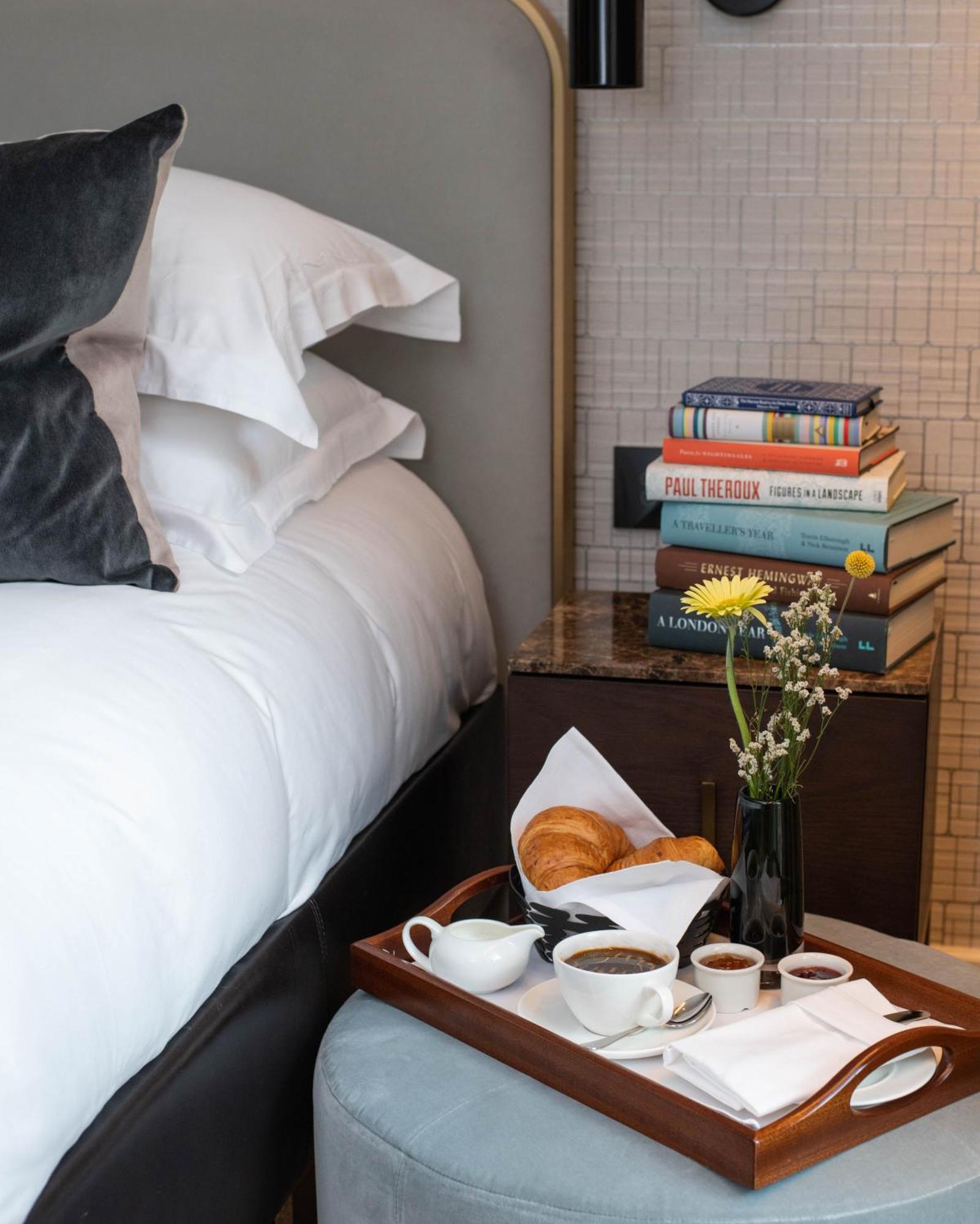 The Guardsman - Preferred Hotels And Resorts London Kültér fotó A room at the hotel