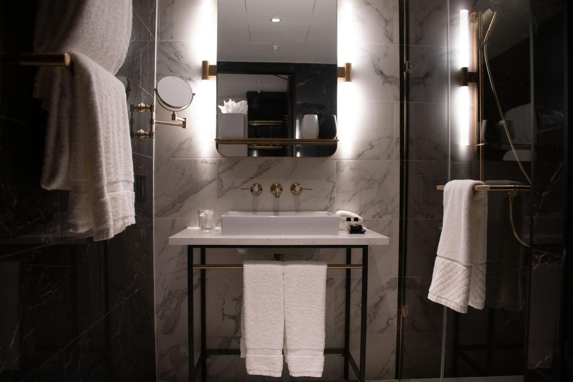 The Guardsman - Preferred Hotels And Resorts London Kültér fotó Bathroom